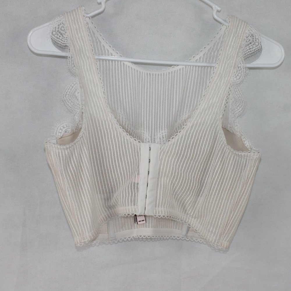 Victoria's Secret Women's 36D Bra - Picture 3 of 8